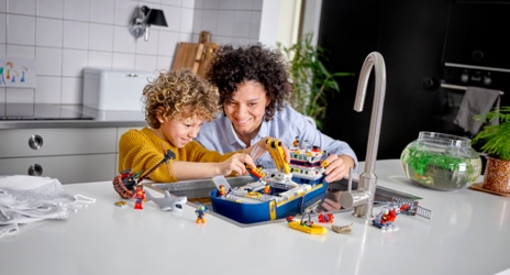 圣诞将至，用乐高®玩具助“粒”爱创造的你