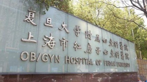 母乳喂养，宝宝的第一份“健康保险”