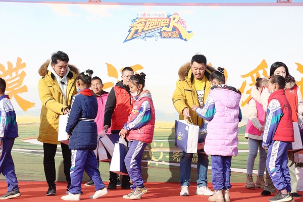 海澜之家七年步履不停,“多一克温暖”携《奔跑吧》再出发 海澜之家七年步履不停,“多一克温暖”携《奔跑吧》再出发