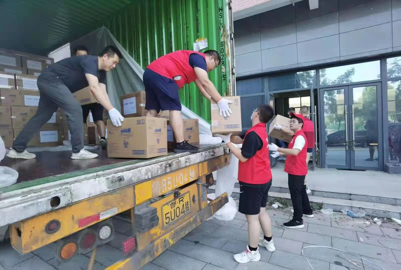 风雨同舟！大王捐赠百万物资驰援河南