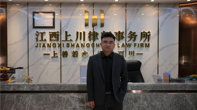 被年轻人追着问保险拒赔怎么办？江西上川律所李宇帆：把复杂法律讲简单
