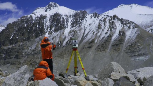 首部纪录珠穆朗玛峰生态变迁的生态纪录片即将在央视登陆 