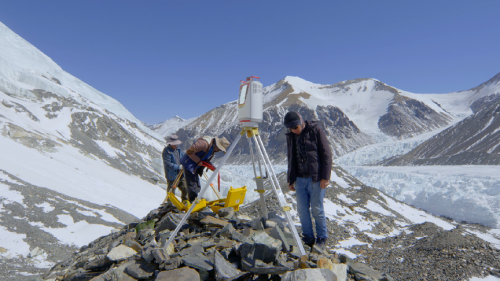首部纪录珠穆朗玛峰生态变迁的生态纪录片即将在央视登陆 
