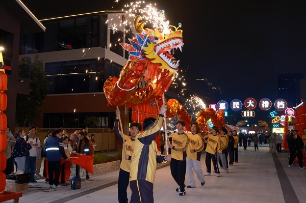 “龙腾绿轴财运到 狮舞商圈福气来”惠美社区民俗暖经济活动