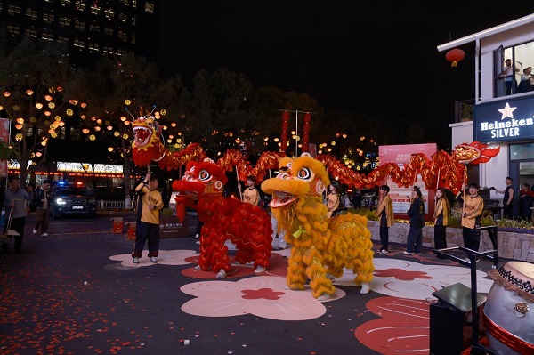 “龙腾绿轴财运到 狮舞商圈福气来”惠美社区民俗暖经济活动