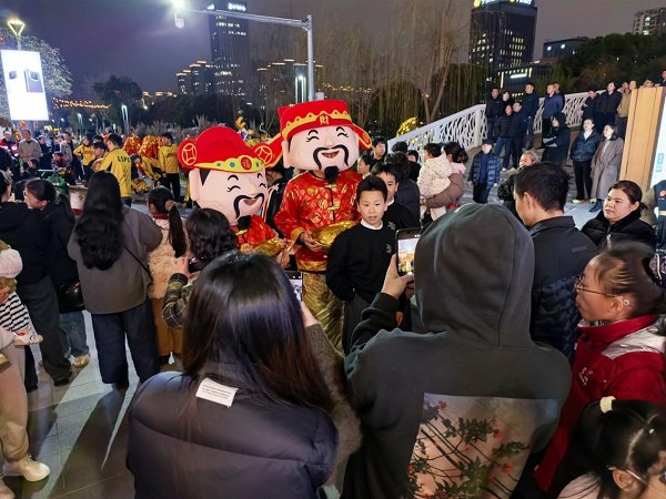 “龙腾绿轴财运到 狮舞商圈福气来”惠美社区民俗暖经济活动