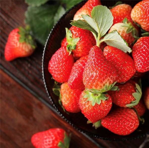产地直采 严苛品控 京东买菜推出草莓“不好吃包退”服务