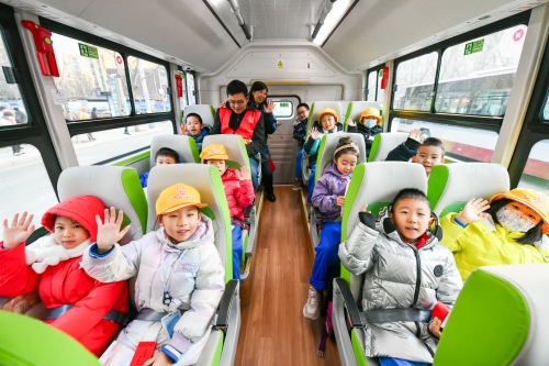 400辆升级版通学车上路 北汽科技创新提升行车安全性 400辆升级版通学车上路 北汽科技创新提升行车安全性