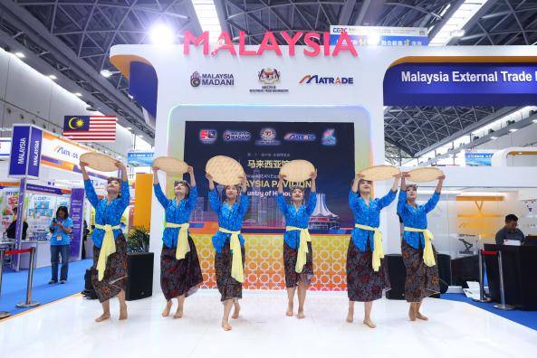 马来馆炫丽首秀,点亮东盟博览新视界! 马来馆炫丽首秀,点亮东盟博览新视界!