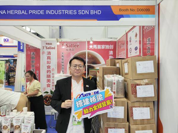 马来馆炫丽首秀,点亮东盟博览新视界! 马来馆炫丽首秀,点亮东盟博览新视界!