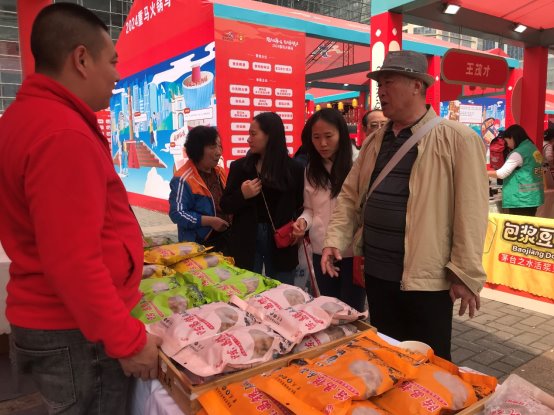 食力全开，奔赴热爱，陈昌银麻花燃情助力2024重庆马拉松