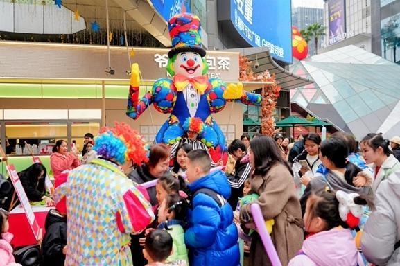 人气如潮!2025秀山县农特产品消费帮扶暨新春年货展销活动,奏响乡村振兴新春序曲! 人气如潮!2025秀山县农特产品消费帮扶暨新春年货展销活动,奏响乡村振兴新春序曲!