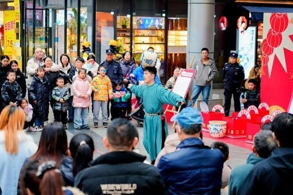 人气如潮!2025秀山县农特产品消费帮扶暨新春年货展销活动,奏响乡村振兴新春序曲! 人气如潮!2025秀山县农特产品消费帮扶暨新春年货展销活动,奏响乡村振兴新春序曲!