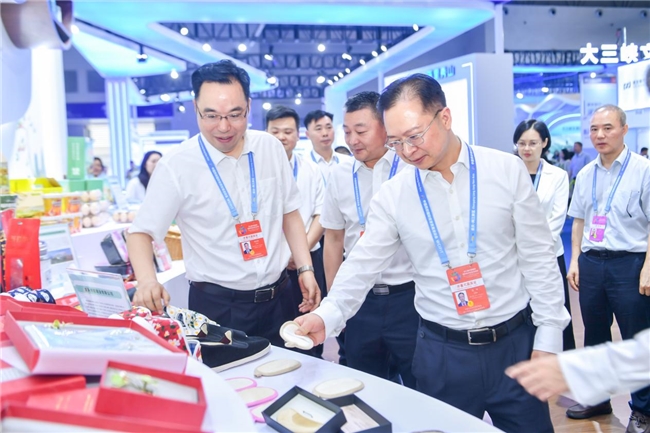 赋能绿色生态产业 共启西部开放新篇——巫溪县携四大“国字号”名片亮相第七届西洽会 赋能绿色生态产业 共启西部开放新篇——巫溪县携四大“国字号”名片亮相第七届西洽会