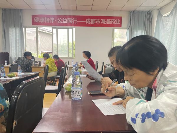 海通药业走进白鹤苑社区:破解中老年换季湿疹困扰 海通药业走进白鹤苑社区:破解中老年换季湿疹困扰