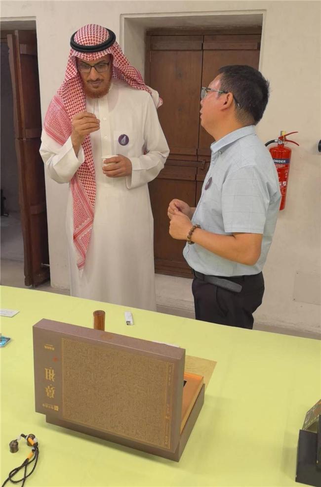 伍仟香业《鼻祖》香礼荣获“2024年中阿香礼玉兰奖金奖”