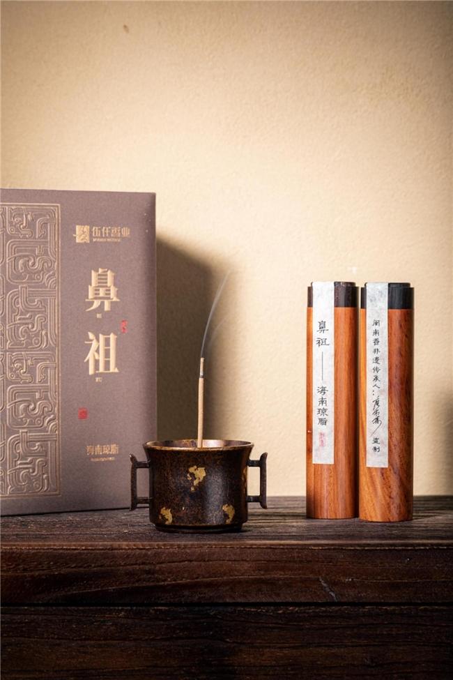 伍仟香业《鼻祖》香礼荣获“2024年中阿香礼玉兰奖金奖”