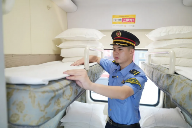【广西外国语学院】尹品校友扎根铁路一线八载，荣膺“全国五一劳动奖章”
