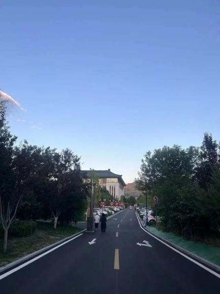 小镇的天，小镇的云