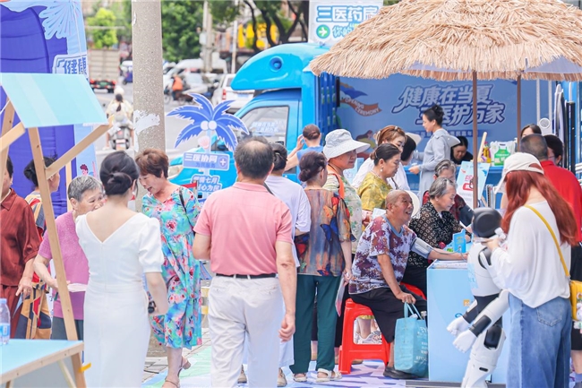 健康在当夏,三医护万家! 三医便民嘉年华孝感站暖心启幕 夏日公益服务走进社区 健康在当夏,三医护万家! 三医便民嘉年华孝感站暖心启幕 夏日公益服务走进社区