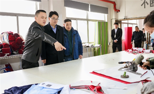 南京海关工业产品检测中心走访江苏派逊 精准服务促校服品牌发展 南京海关工业产品检测中心走访江苏派逊 精准服务促校服品牌发展