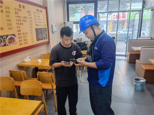 酷暑奔赴解民忧,通信服务送清凉--徐州移动快速抢修护航商户经营 酷暑奔赴解民忧,通信服务送清凉--徐州移动快速抢修护航商户经营