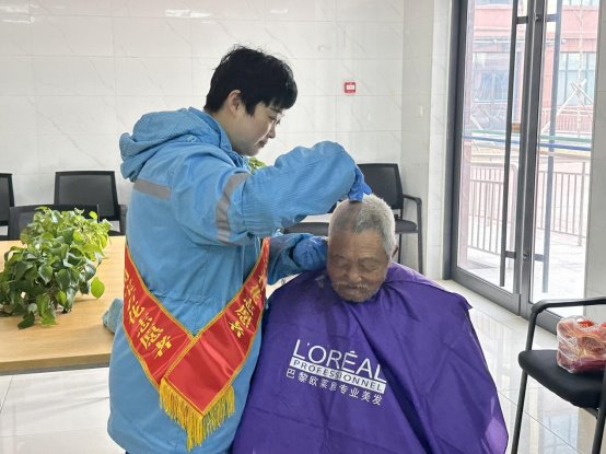 中国石油山东潍坊销售:爱心义剪 让温暖从“头”开始 中国石油山东潍坊销售:爱心义剪 让温暖从“头”开始