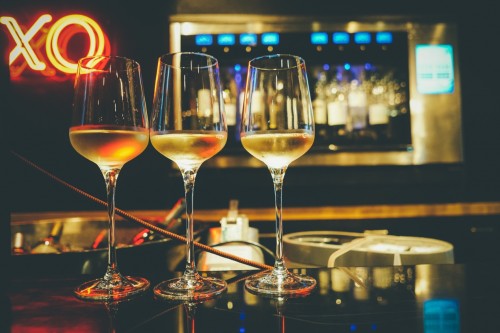 葡萄酒选购避坑“指南”来了！BottlesXO精选高性价比好酒，30分钟冷链速达