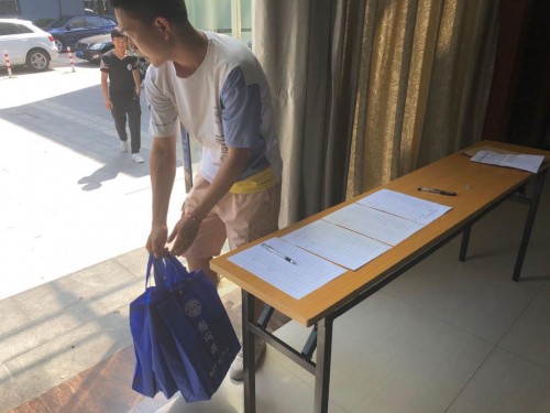 上海博济·智汇园开展“夏季送清凉”活动 丝丝关爱系深情