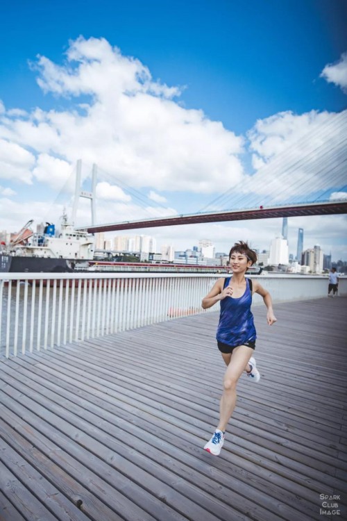 跑鞋什么品牌好 专业跑鞋还是看多威