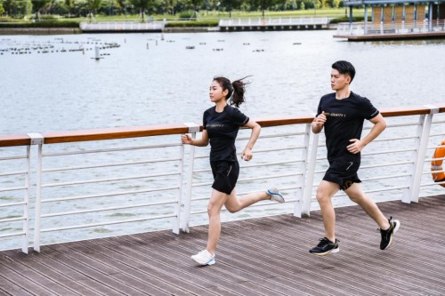 跑鞋什么品牌好 专业跑鞋还是看多威