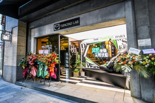 时尚缪斯闪现上海新天地， 青岛啤酒“夜猫子潮晚店”灵感来袭