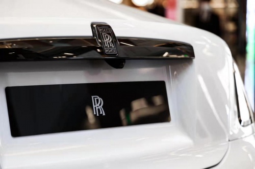 平行时空暗夜逐行 劳斯莱斯汽车上海森那美BLACK BADGE古思特亮相上海广场 