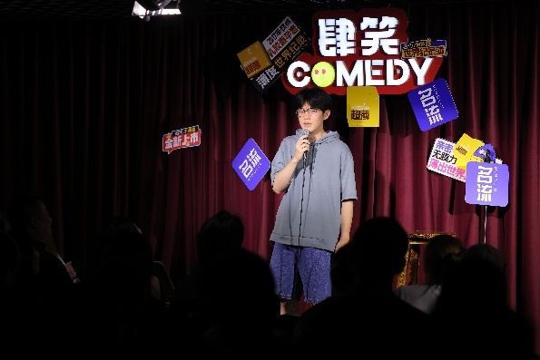 名流“小薄盒”全新上市!世界纪录薄度携手脱口秀出圈,环保新主张俘获年轻心 名流“小薄盒”全新上市!世界纪录薄度携手脱口秀出圈,环保新主张俘获年轻心