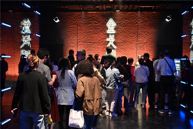 “赴咸阳盛会 赏大秦风华 ”——“秦时明月·梦回咸阳”秦文化数字光影演艺空间正式亮相! “赴咸阳盛会 赏大秦风华 ”——“秦时明月·梦回咸阳”秦文化数字光影演艺空间正式亮相!