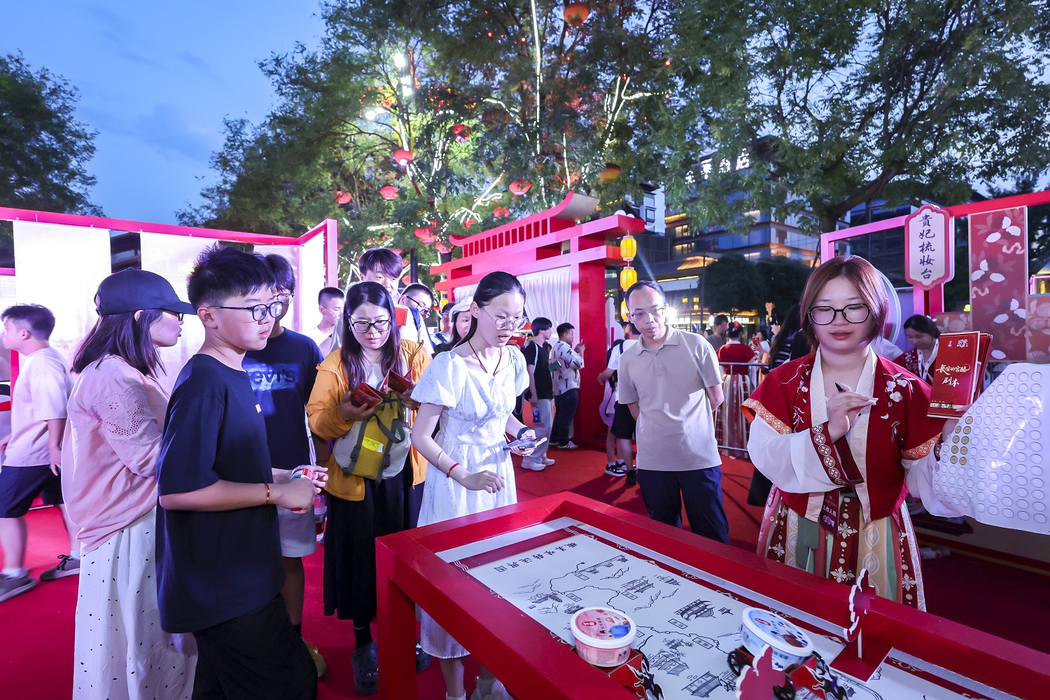 从长安故事到城市<a href=http://www.xwkx.net/News/1/ target=_blank class=infotextkey>热点</a>,看宫酪如何与西安实现一场“文化共创” 从长安故事到城市热点,看宫酪如何与西安实现一场“文化共创”