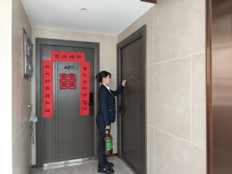从长者陪护到商铺盘活——招商物业管家党婕的服务日常 从长者陪护到商铺盘活——招商物业管家党婕的服务日常