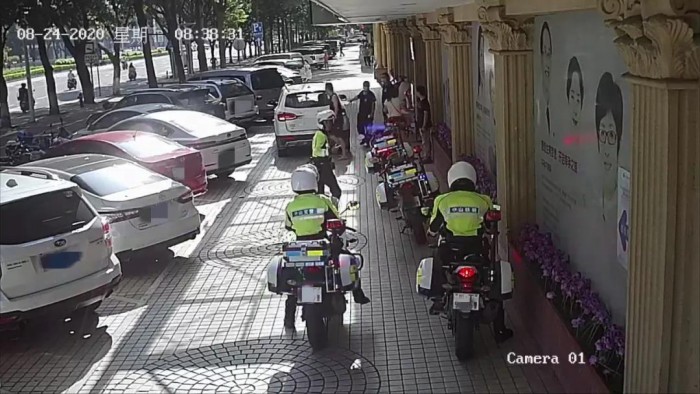 中山百佳妇产医院-中山交警爱心接力护送孕妇 百佳妇产全力以赴母子平安