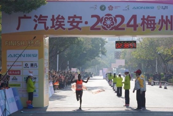 打破记录啦!2024梅州马拉松赛冠军诞生 打破记录啦!2024梅州马拉松赛冠军诞生