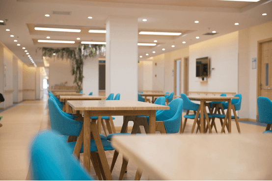 那些身有疾病的老人们，离有尊严的老年生活有多远？