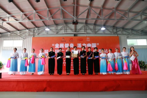 首届全国广场舞联赛(成都站)暨舞林盟主 健身舞展演盛大举行