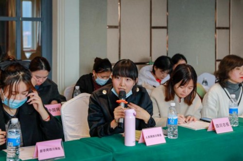 采风团走进成都大气重点实验室 对话成都生态环境局领导 为成都环保献言献策 采风团走进成都大气重点实验室 对话成都生态环境局领导 为成都环保献言献策