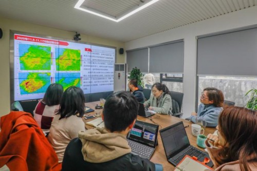 采风团走进成都大气重点实验室 对话成都生态环境局领导 为成都环保献言献策 采风团走进成都大气重点实验室 对话成都生态环境局领导 为成都环保献言献策
