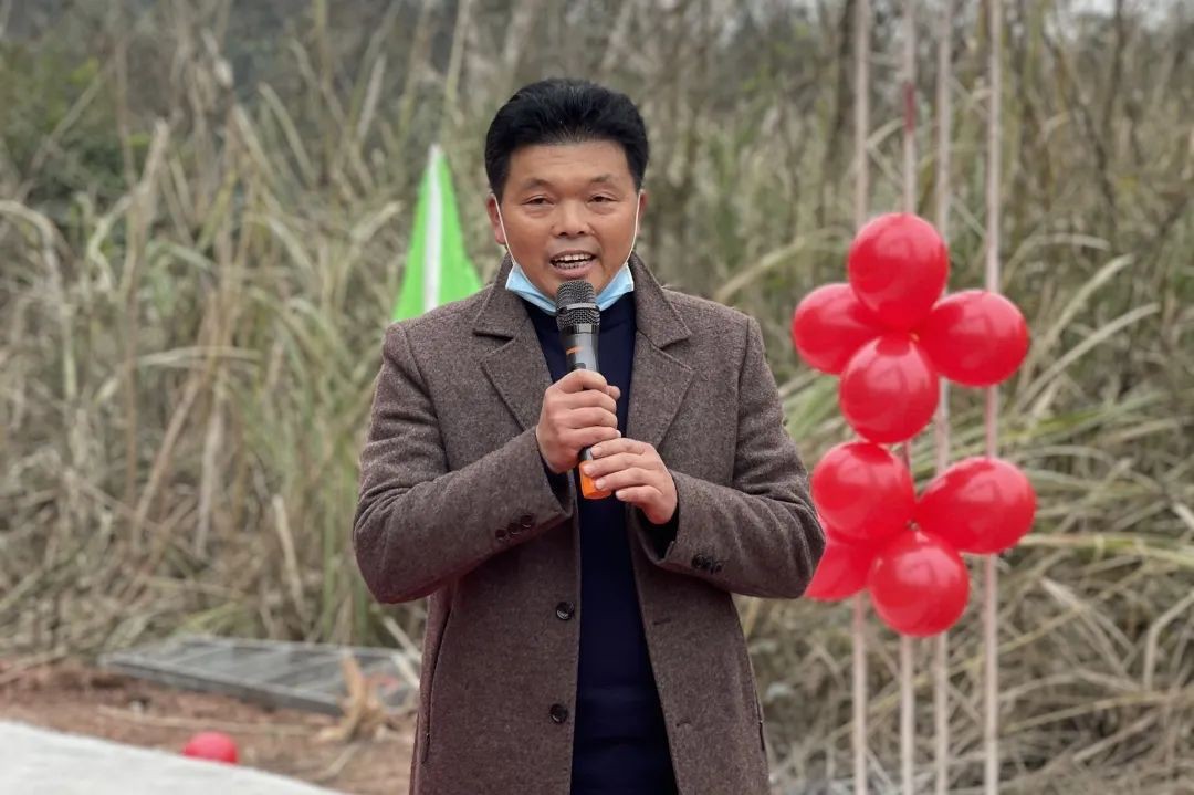 精准帮扶，美丽一生集团董事长李伟成助力员工实现回家路之梦