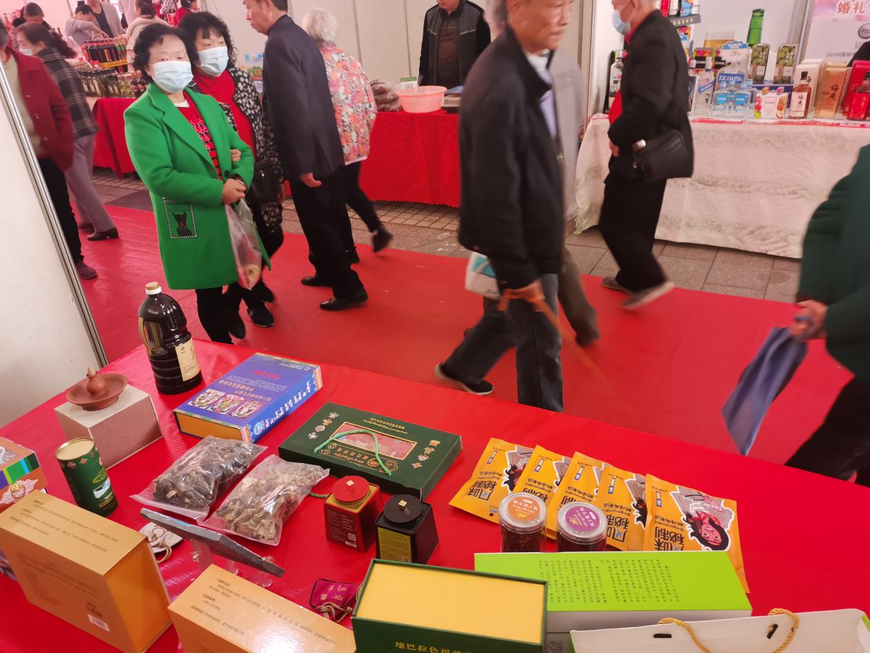 “悬天净土壤巴拉”亮相2020成渝双城经济圈暨遂宁冬季消费购物节 “悬天净土壤巴拉”亮相2020成渝双城经济圈暨遂宁冬季消费购物节