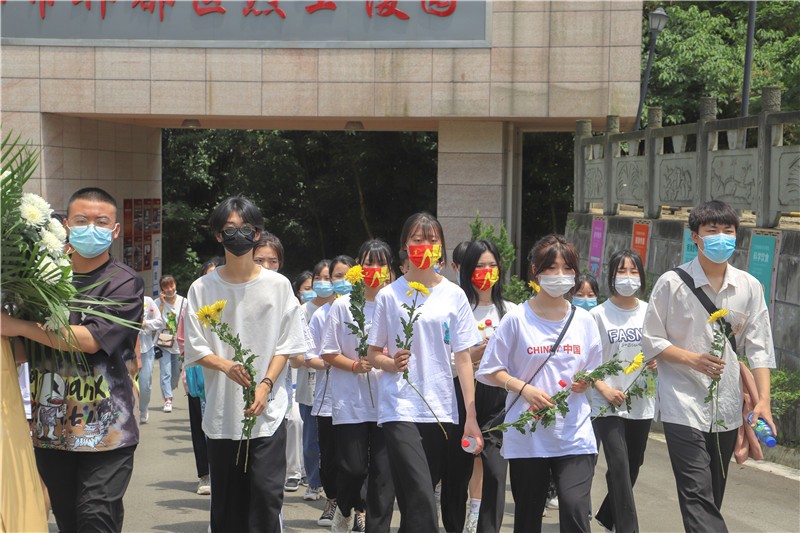 忆郫都红色峥嵘岁月，励党员前行勇担使命！兴科学校组织党建活动