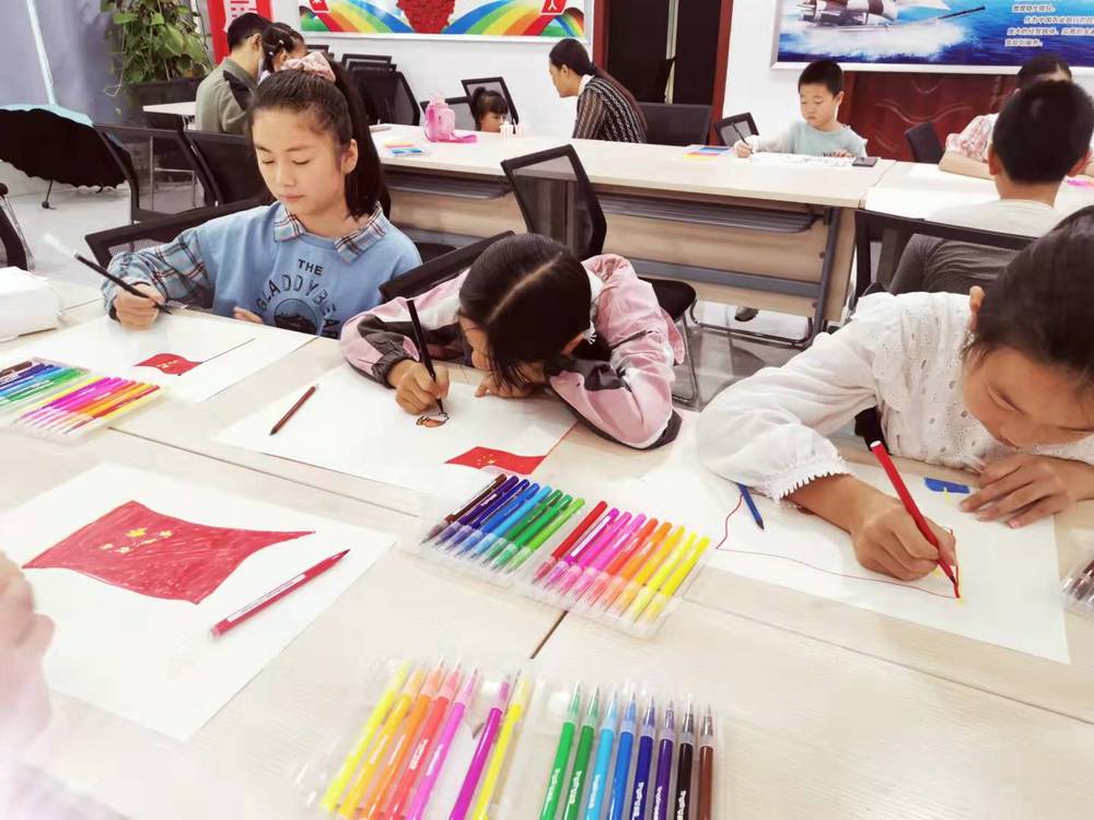 农银人寿四川分公司举行“爱在红旗下”少儿书法绘画比赛