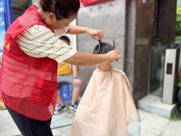 事在小区办，情在小区结——沙河社区“公益理发”系列活动