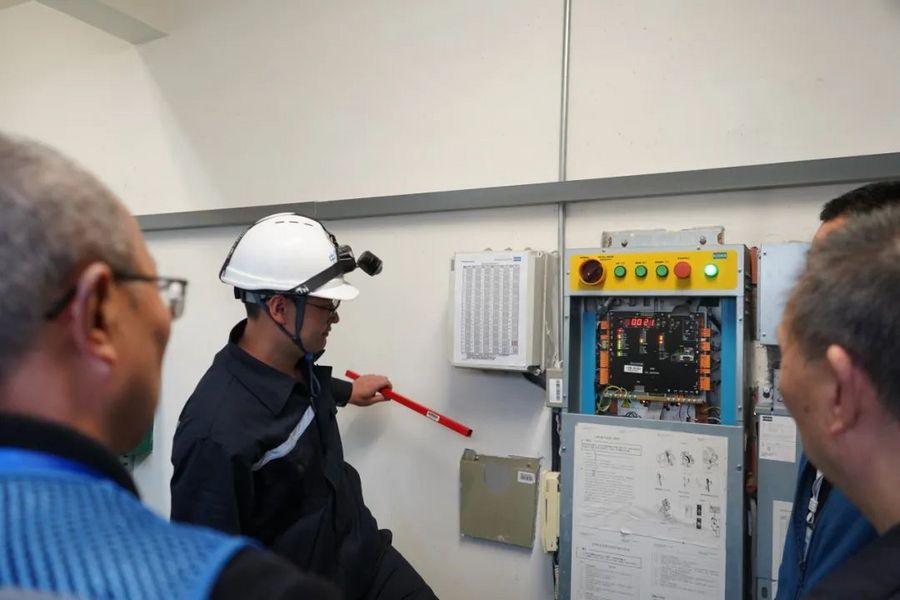 被困电梯莫慌!这场应急救援演练教你脱困 被困电梯莫慌!这场应急救援演练教你脱困