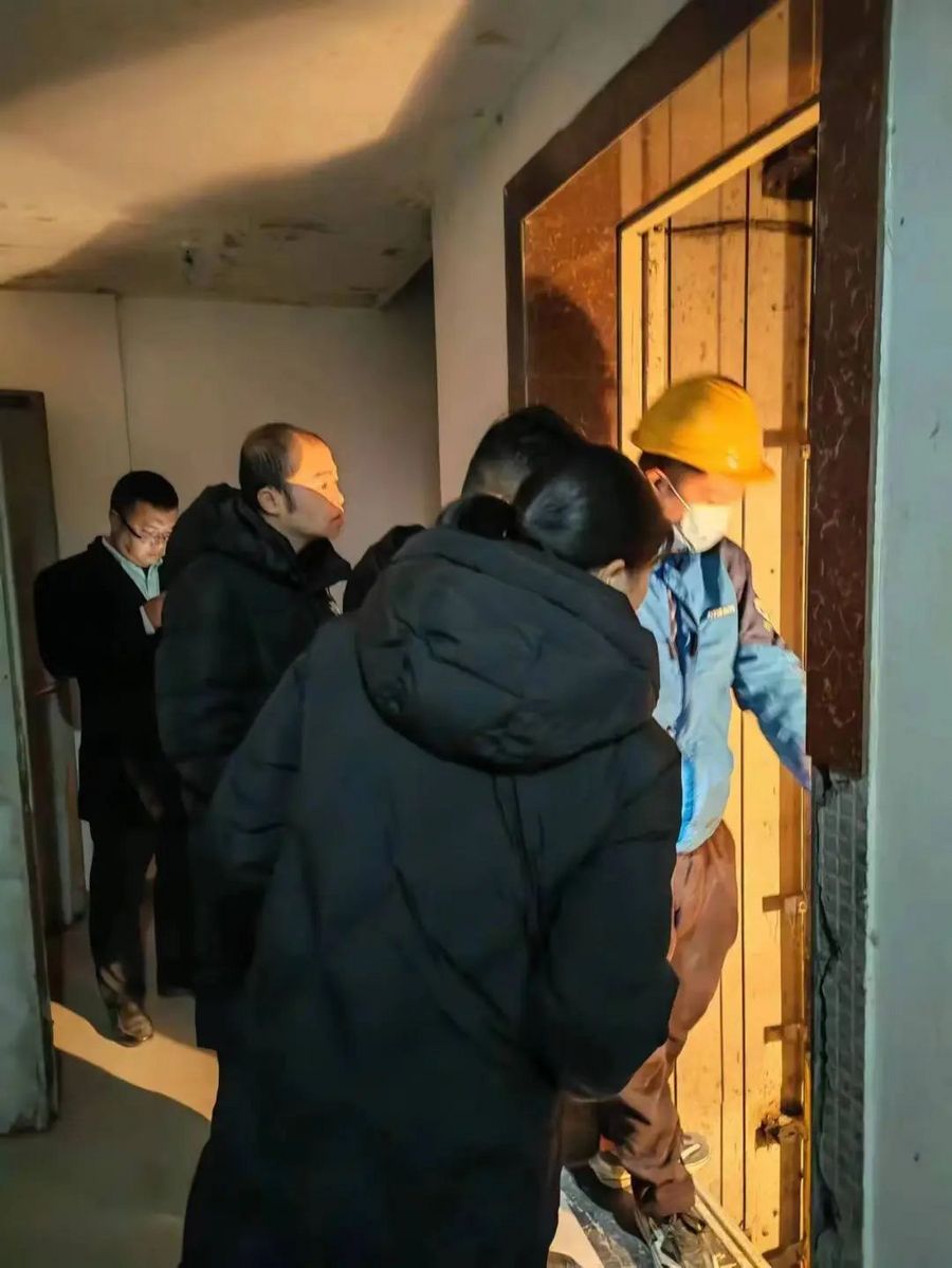 被困电梯莫慌!这场应急救援演练教你脱困 被困电梯莫慌!这场应急救援演练教你脱困